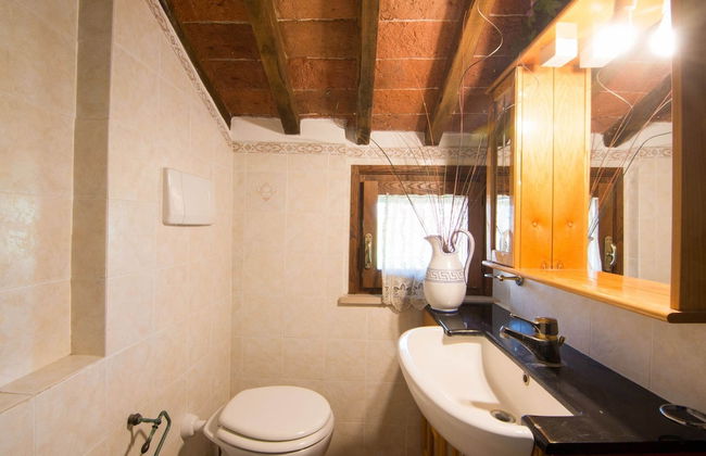 Farmhouse by Lake Trasimeno With Pool - Photo 25