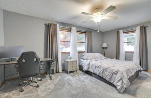 Cozy Houghton Lake Home with Fire Pit and Porch - Foto 11