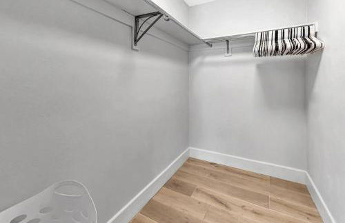 Huntington Beach, AC, Pool, Hot Tub, Detached Office, Close to Beach, Outside Entertaining Area - Photo 22