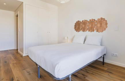 Soft Modern Flat With Pool & Gym by LovelyStay - Photo 29