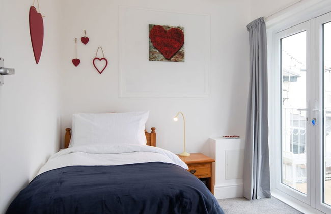 Beautiful Beachfront House wth Balcony Sea Views - Foto 31