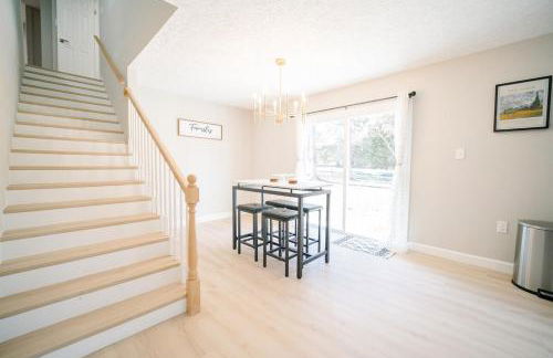 Spacious 5BR 2BA Free Parking Minutes to DC with Foosball - Photo 5