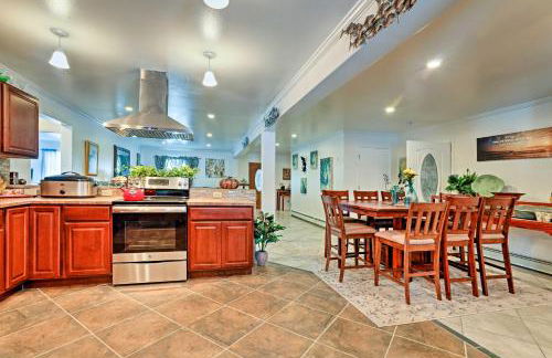 Expansive Getaway about 2 Miles to Mendenhall Glacier! - Foto 1