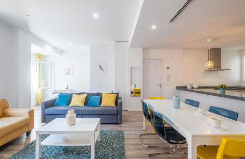 Modern, Stylish Apartment with balcony - Photo 8