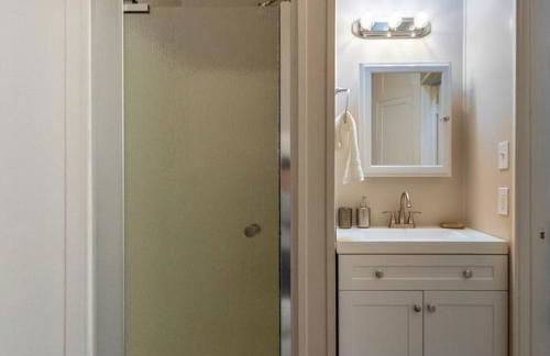 Renovated 2 bed 2 bath Near Arena and Downtown - Foto 11