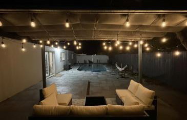 Sunny Oasis Near the Beach with 4BR and 3BA Pool Home - Foto 2