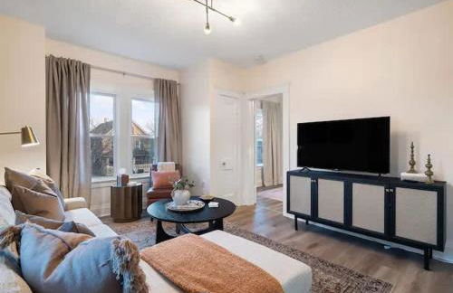 Newly Renovated - Professionally Designed - 2 BR - Foto 16