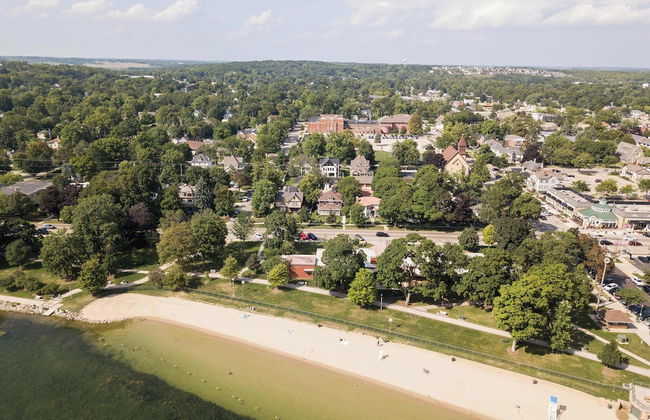 4 BDR Lake Geneva Estate Across From Beach! - Foto 56