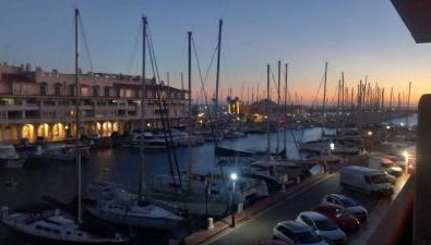 Moderno apto con vistas al puerto, aire acondicionado,wifi,piscina,fácil aparcamiento - Foto 3