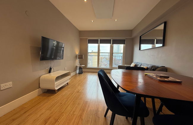 The Cardiff Apartment - Photo 11