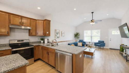 3BR 2BA Home with King Queen & Twin Beds - Foto 4