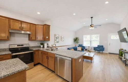 3BR 2BA Home with King Queen & Twin Beds - Foto 4