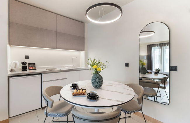 Blazer Suites Hotel - Photo 11