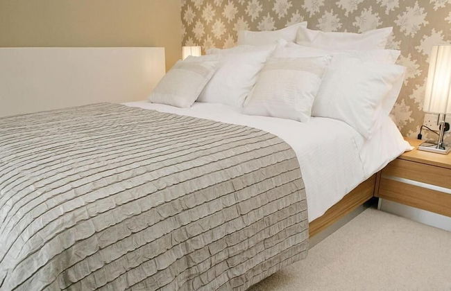 Kensington House by Warren Collection - Photo 2