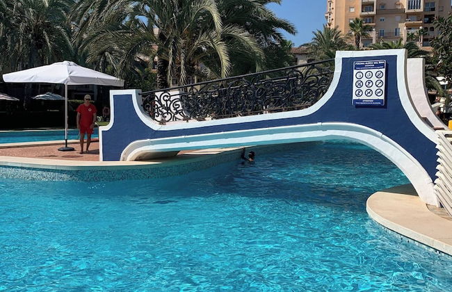 Comfortable Spacious Family House, Large Terrace and Garden, Beach and Bars - Foto 12