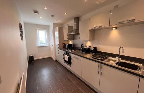 Modern 2 Bedroom Flat in Quiet Village w/ Ensuite - Foto 2