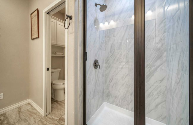 Sleeps 28 2 Homes w/ Boat Dock & Waterfront Pool Laguna Village Haven - Foto 20