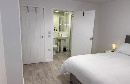 Serenity Waterfront 2 Bed Apartment - Foto 49