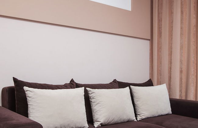 Tricolor Apartments - Photo 9