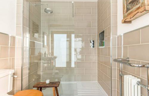 The Old Pool House, Stylish Large Studio in Private Country Estate with Air Con - Foto 18