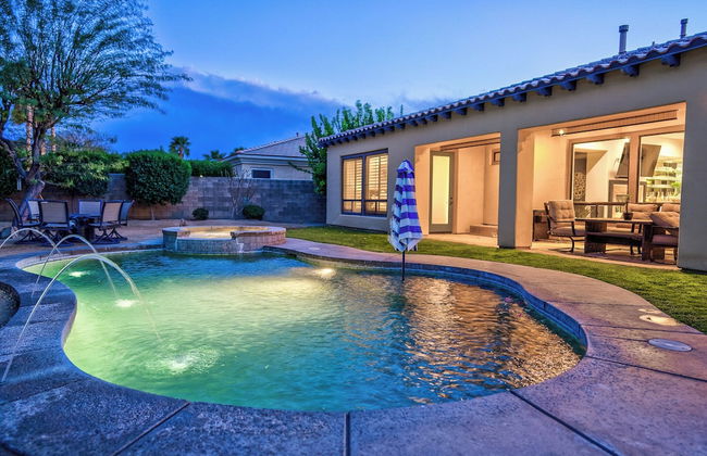 Luxury Resort Style Living w/ Pool & Jacuzzi - Foto 33