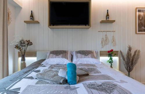 LE QUINTESSENCE: Balnéo & Luminothérapie + parking - Photo 13