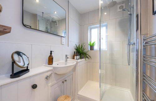 Charming 2 Bed Cottage - within city walls - free parking- garden - Foto 29