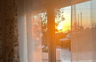 Sea front house & garden, Oropos - Foto 32