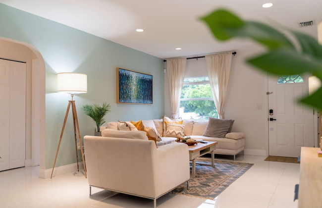 Arthaus- Fully Stocked Kitchen and Fenced Yard - Foto 4