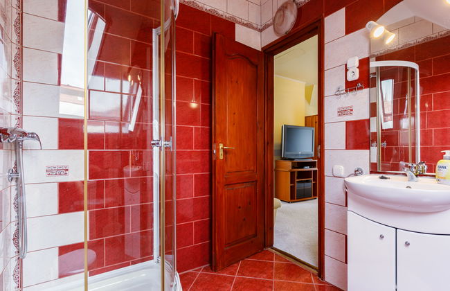 4 bedroom House in Balatonszárszó with private pool and garden - Photo 19