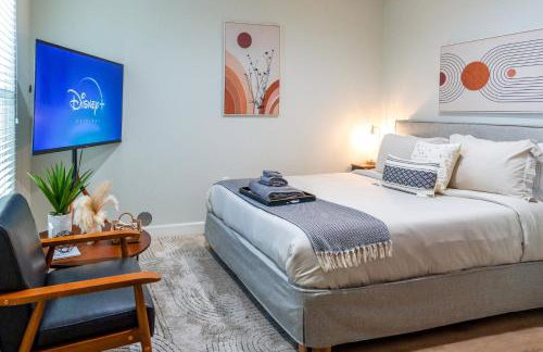 Spacious Disneyland Retreat for 12 wGame Room, Pool Table, King Bed & EV-Friendly - Foto 35