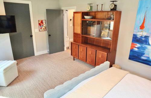 Naples Luxury Retreat - 3 BDR Stay for 6 w Rooftop Patio - Photo 29