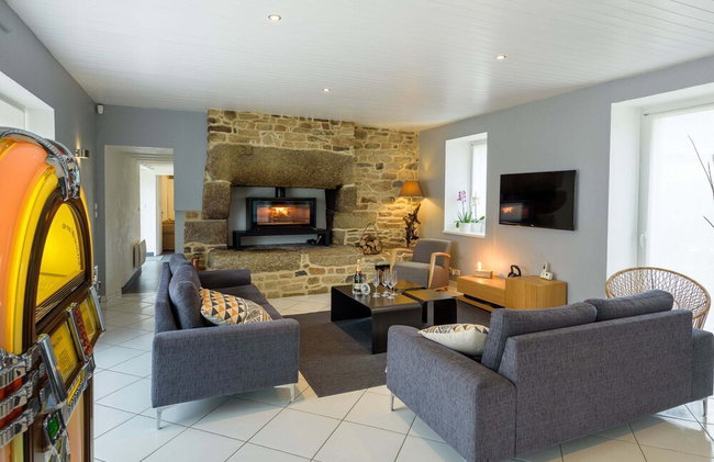 Peaceful Holiday Home in Plouguin With Indoor Pool - Foto 85