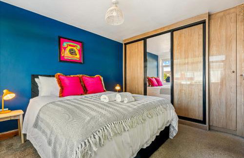 Spacious 4 Bed House in Exhall, Sleeps 7 - Foto 1