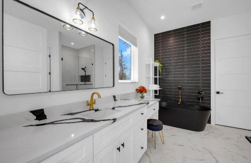 The Woodland Escape with Concierge Services - New Listing - Foto 21