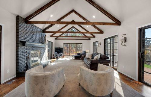 Expansive Monument Home Hot Tub and Mountain Views! - Foto 2