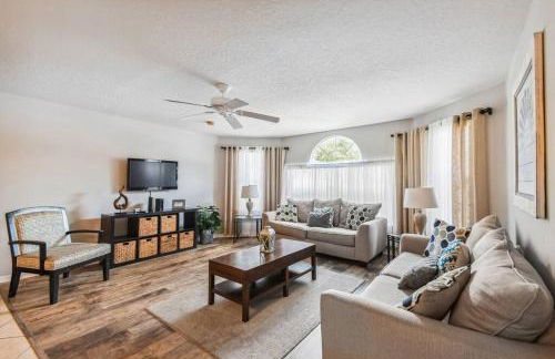 SPECTACULAR, NEW Professional Decor, Near Dis, NO Steps, Pool, Patio, LOW Rates! - Foto 53