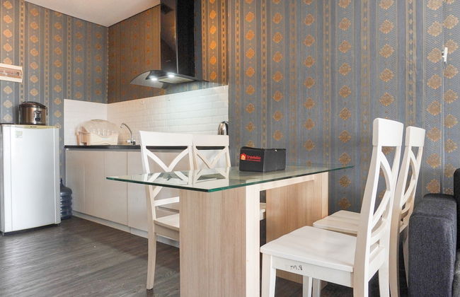 Good And Homey 2Br At Nifarro Park Apartment - Foto 12