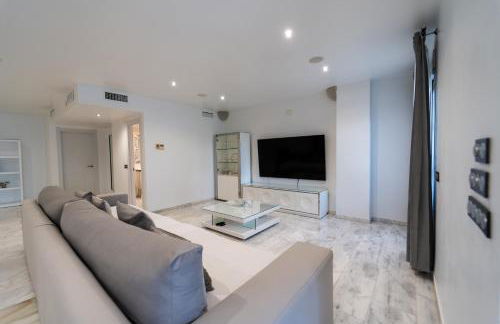 Luxury Vacation Villa - Photo 28