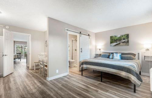 Newly Remodeled Top-floor Condo near Downtown Bend - Photo 31