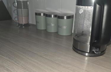 New 4bedroom house near Manchester Airport - Photo 4