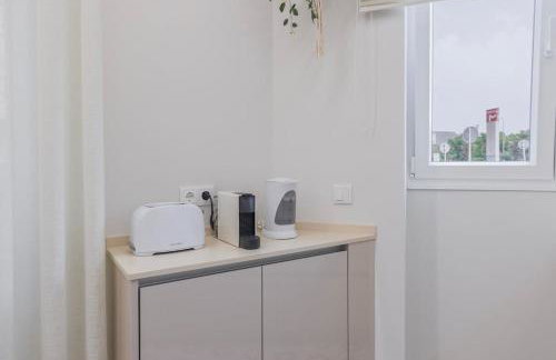 Modern 2BR Apt with Patio & AC - 0E - Foto 9