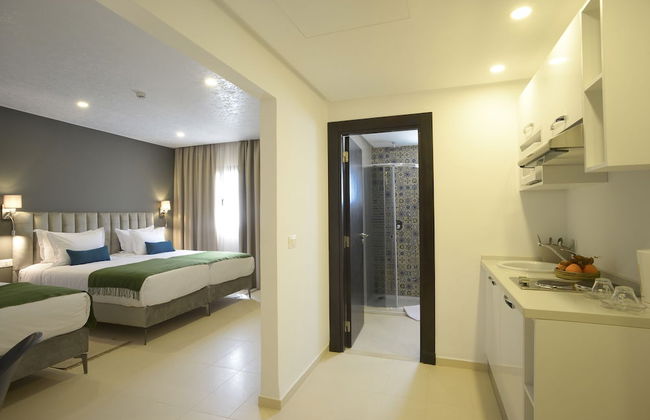 Maia Hotel Suites - Photo 35