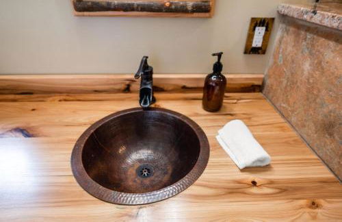 Relaxing Pocono Stay Near Lake with Hot Tub & BBQ - Foto 39