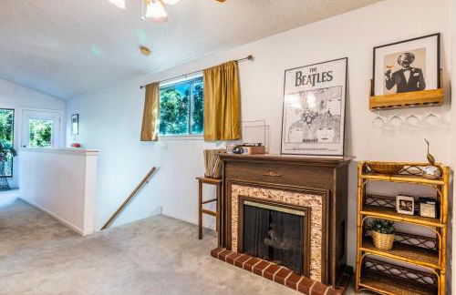 Retro Retreat - Fire Pit, Billiards, Media Room, Games - Photo 18