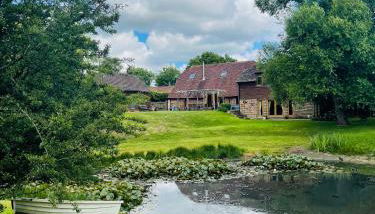 The Barn cottage with hot tub overlooking the lake - Foto 5