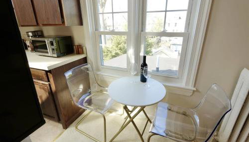 NEW Cabin in the Clouds Easy Downtown Access w Parking - Foto 5