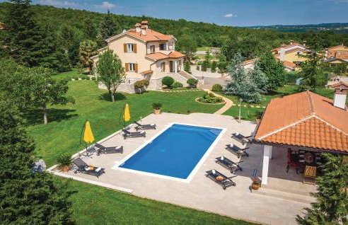 5 Bedroom Beautiful Home In Labin - Photo 13