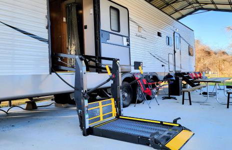 Bird House, Romance Glamping Pup Paradise Near River ADA - Photo 15