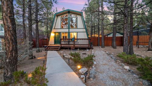 Big Bear Den - Great cabin far enough from town to getaway and fully fenced yard with firepit - Foto 3, Garden, Garden view